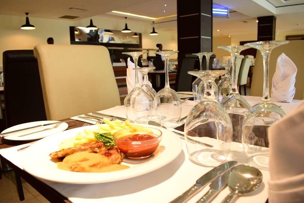 มอนตี สวีท แอนด์ กอล์ฟ Hotel อูโย ร้านอาหาร รูปภาพ