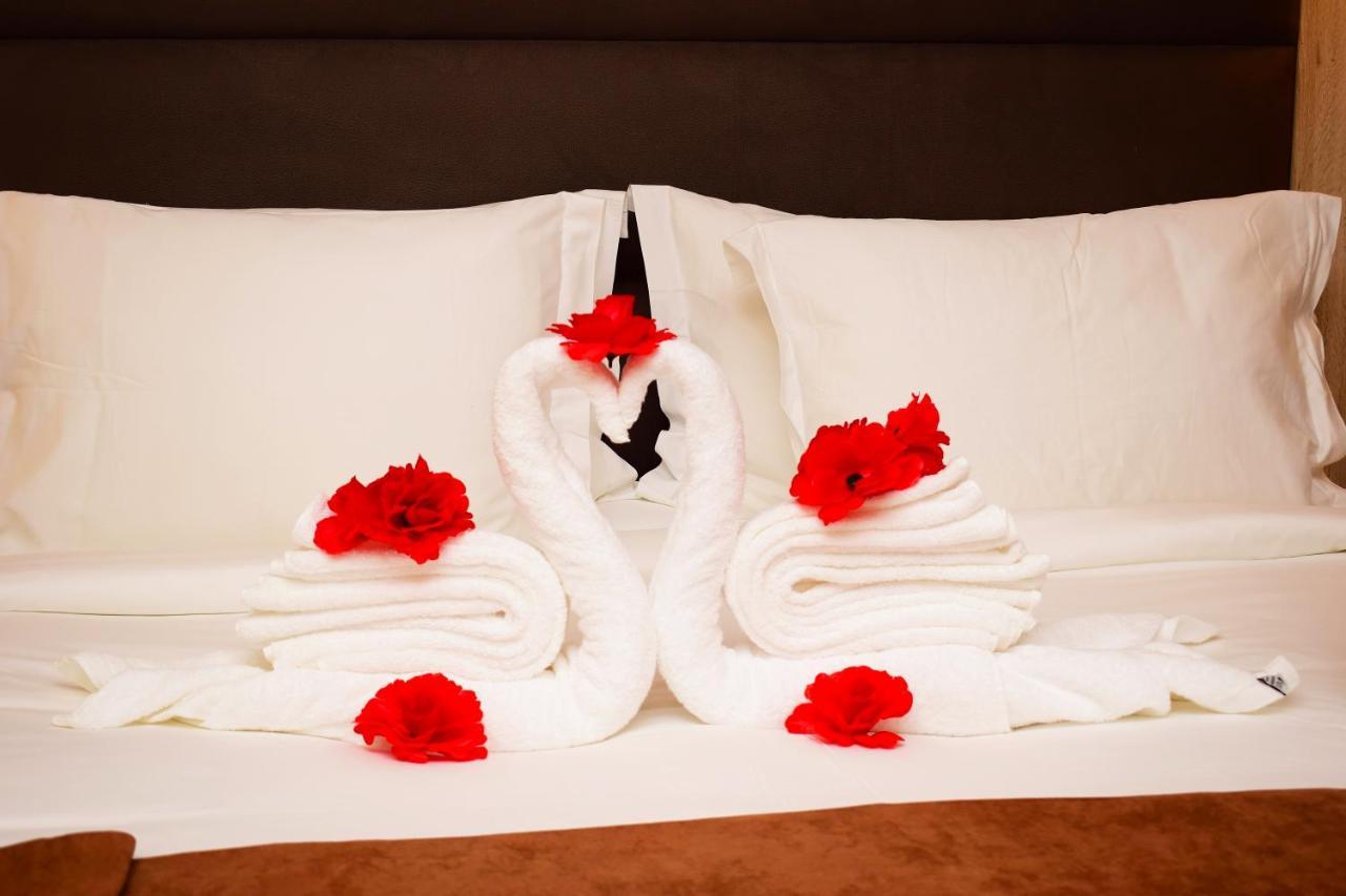 มอนตี สวีท แอนด์ กอล์ฟ Hotel อูโย ภายนอก รูปภาพ