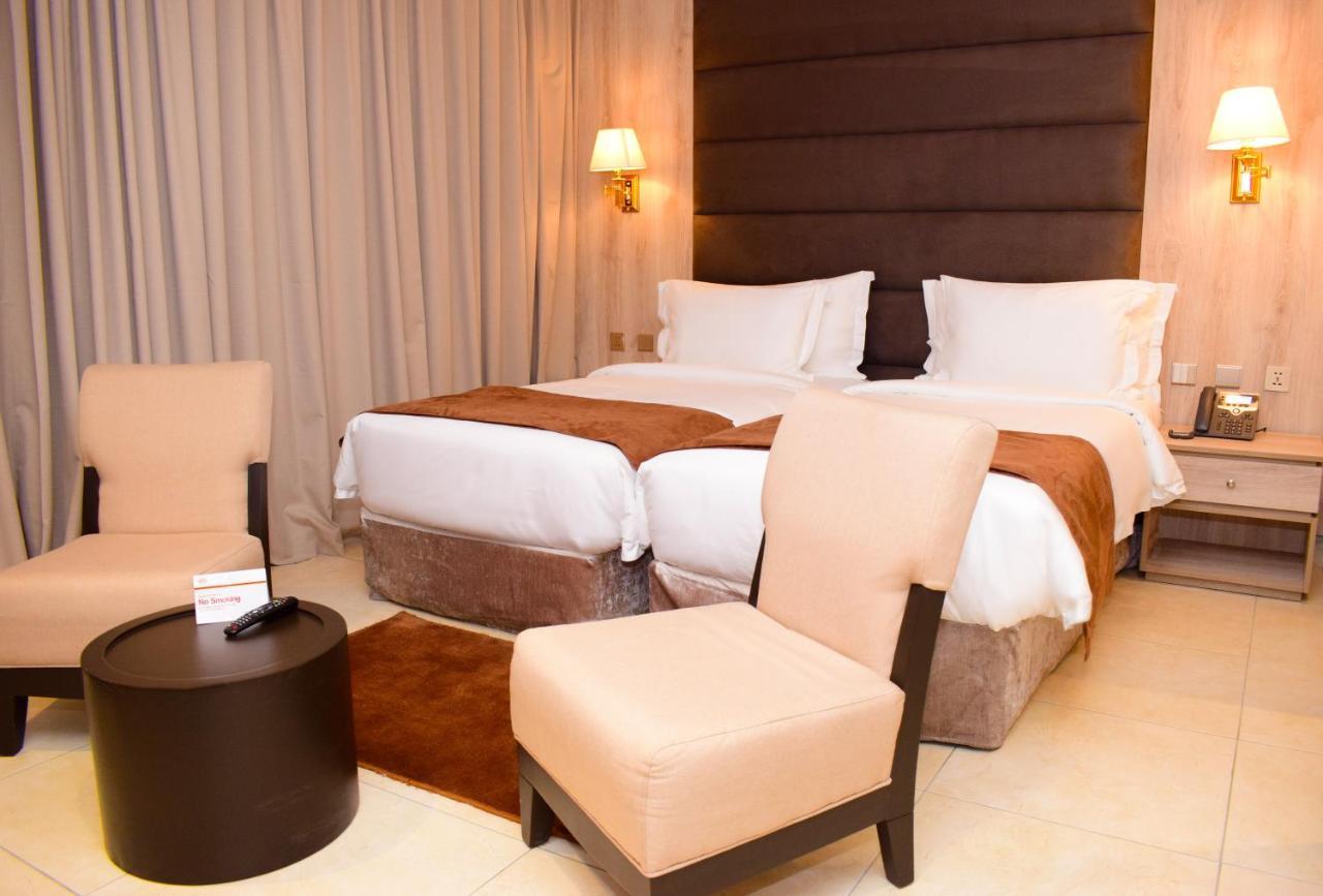 มอนตี สวีท แอนด์ กอล์ฟ Hotel อูโย ภายนอก รูปภาพ