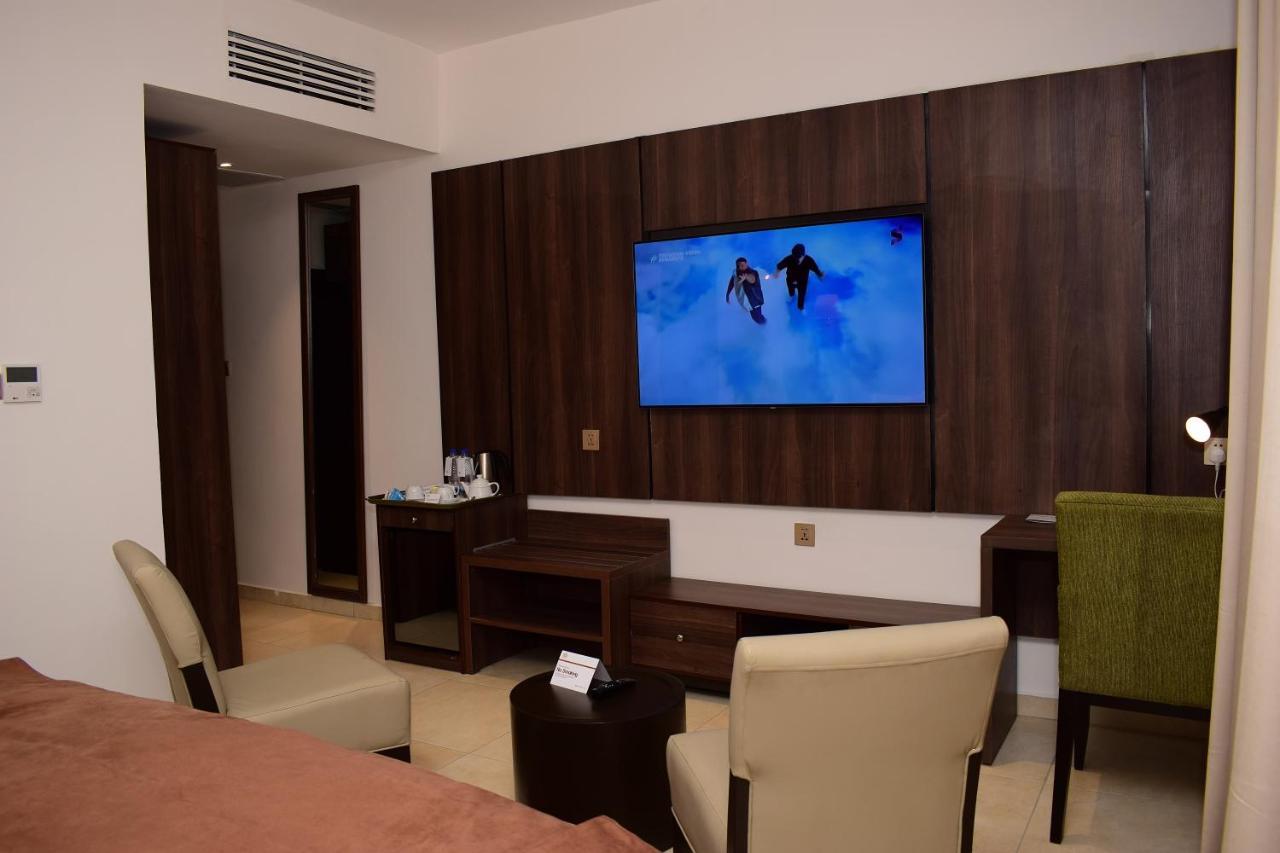 มอนตี สวีท แอนด์ กอล์ฟ Hotel อูโย ภายนอก รูปภาพ