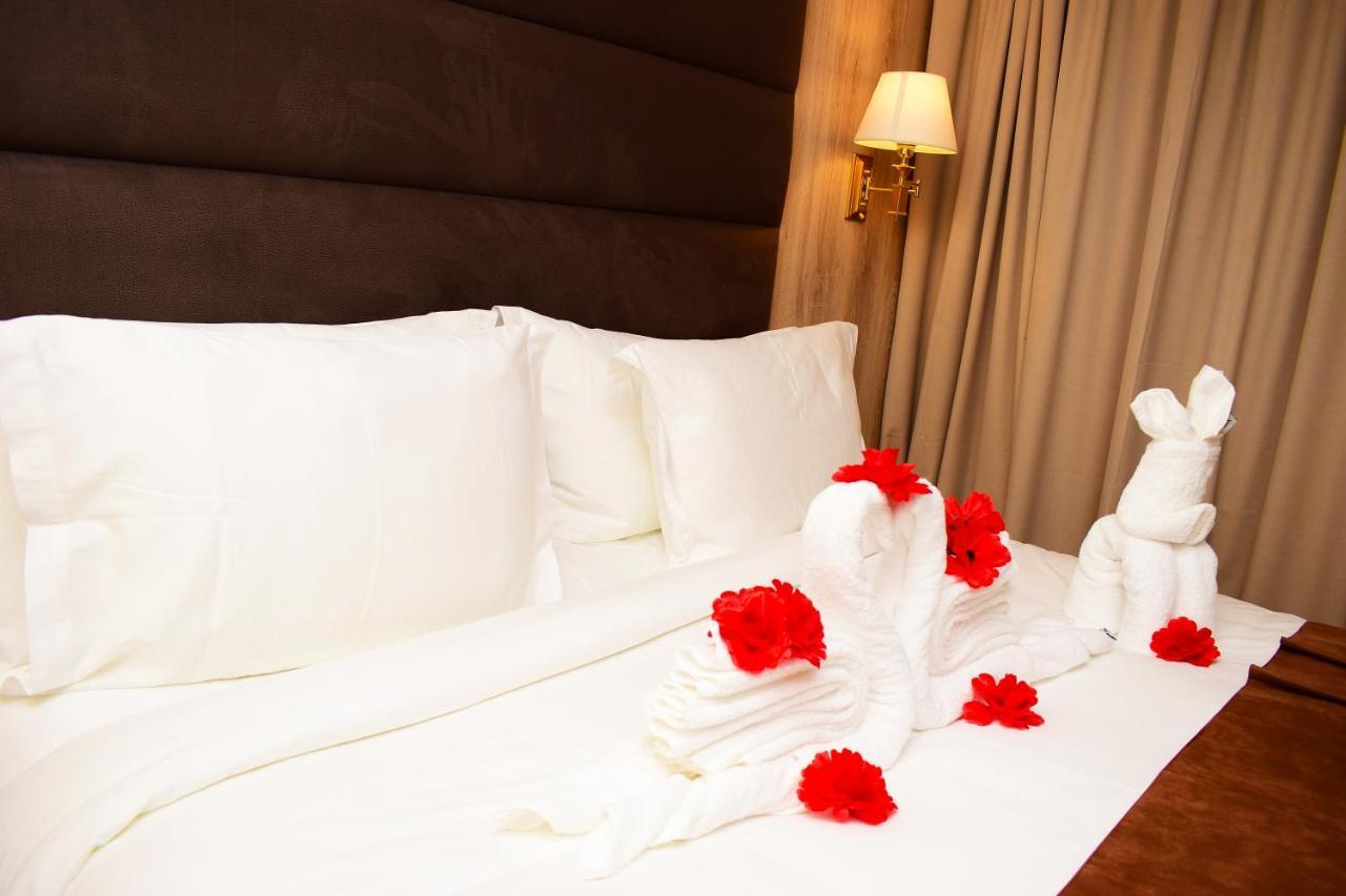 มอนตี สวีท แอนด์ กอล์ฟ Hotel อูโย ภายนอก รูปภาพ