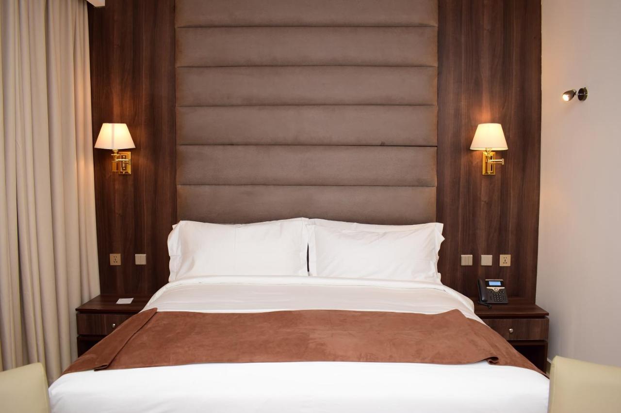 มอนตี สวีท แอนด์ กอล์ฟ Hotel อูโย ภายนอก รูปภาพ