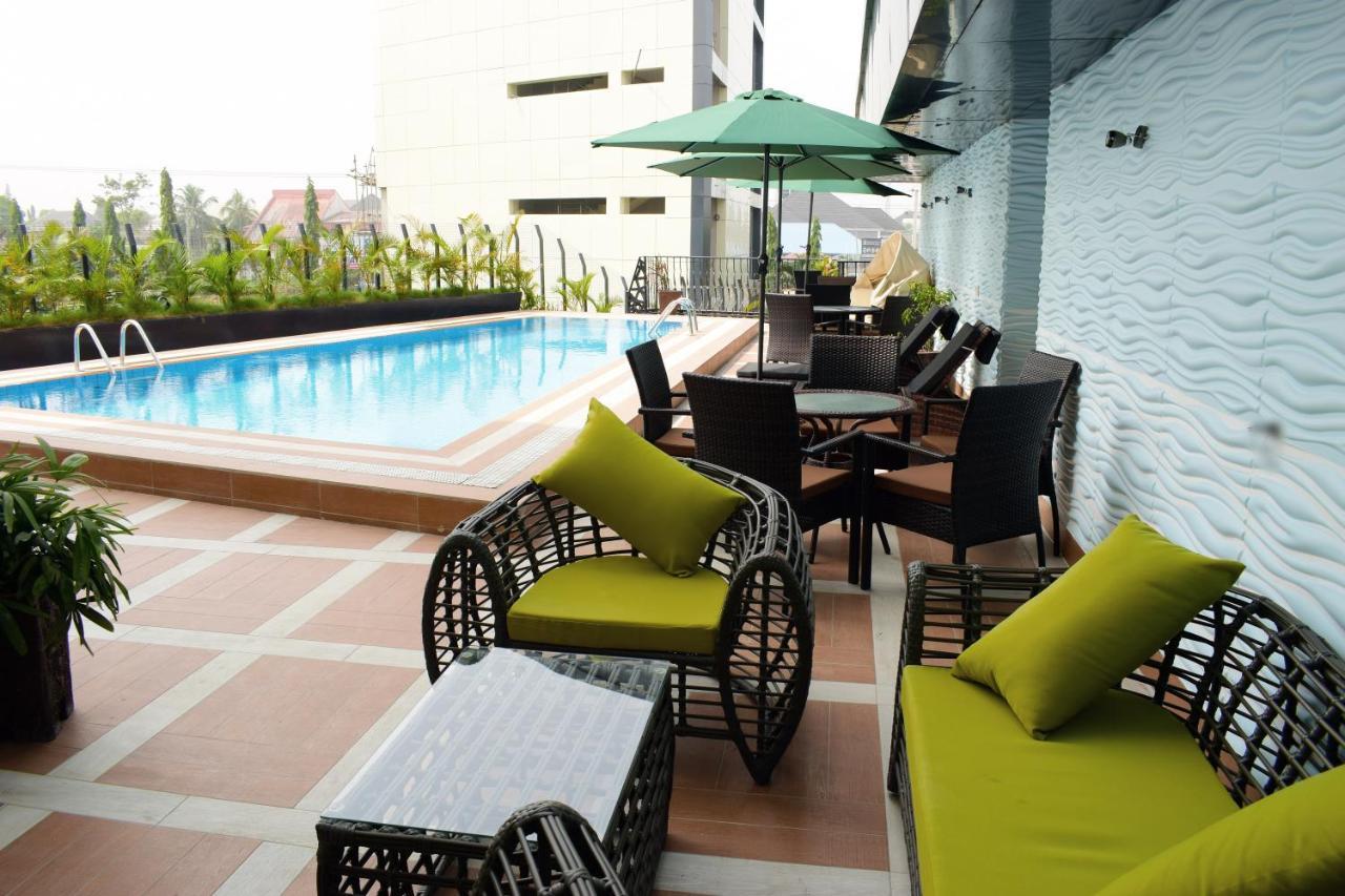 มอนตี สวีท แอนด์ กอล์ฟ Hotel อูโย ภายนอก รูปภาพ