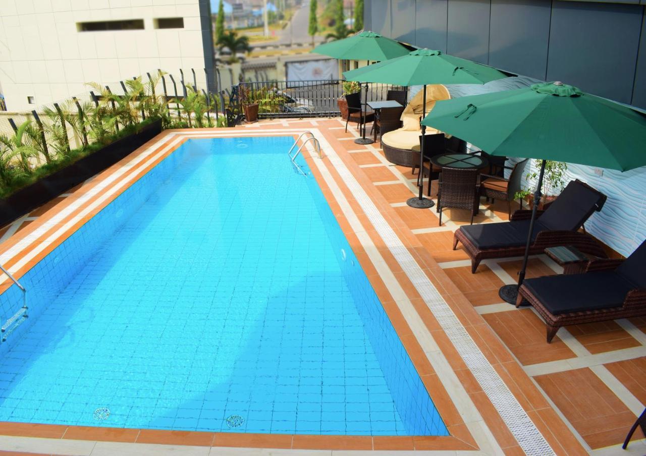 มอนตี สวีท แอนด์ กอล์ฟ Hotel อูโย ภายนอก รูปภาพ